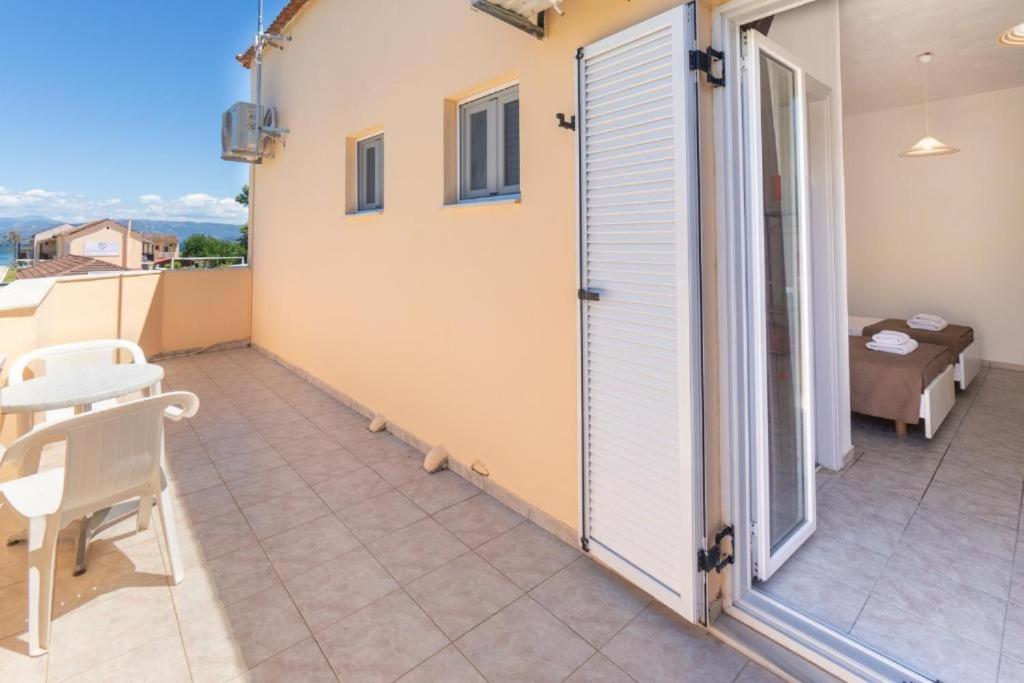 Sandy Beach Complex By Konnect - Annexe Building Kavos Room photo